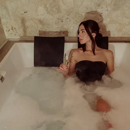 Konukevi Dimore Piazza Vecchia Wellness 4*